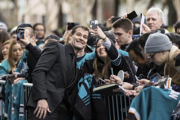 Sharks retire Patrick Marleau s No. 12 jersey AP News
